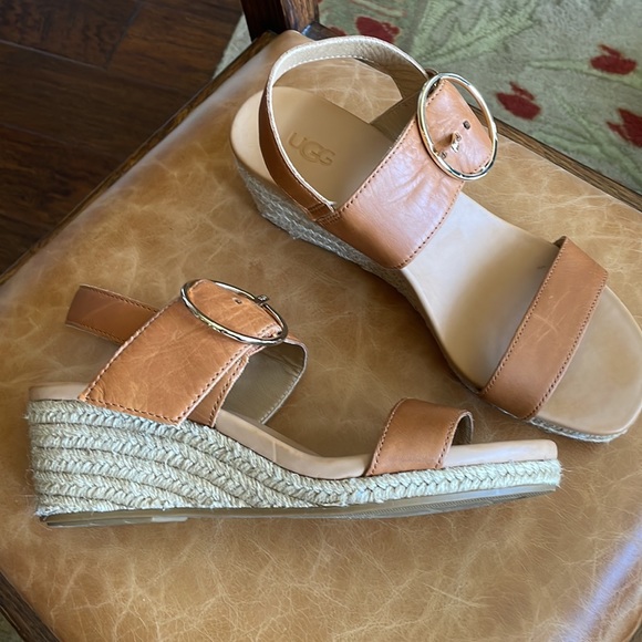 UGG WEDGE HEELS - Picture 4 of 5